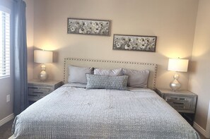 2 Schlafzimmer, Schreibtisch, Bügeleisen/Bügelbrett, Reisekinderbett