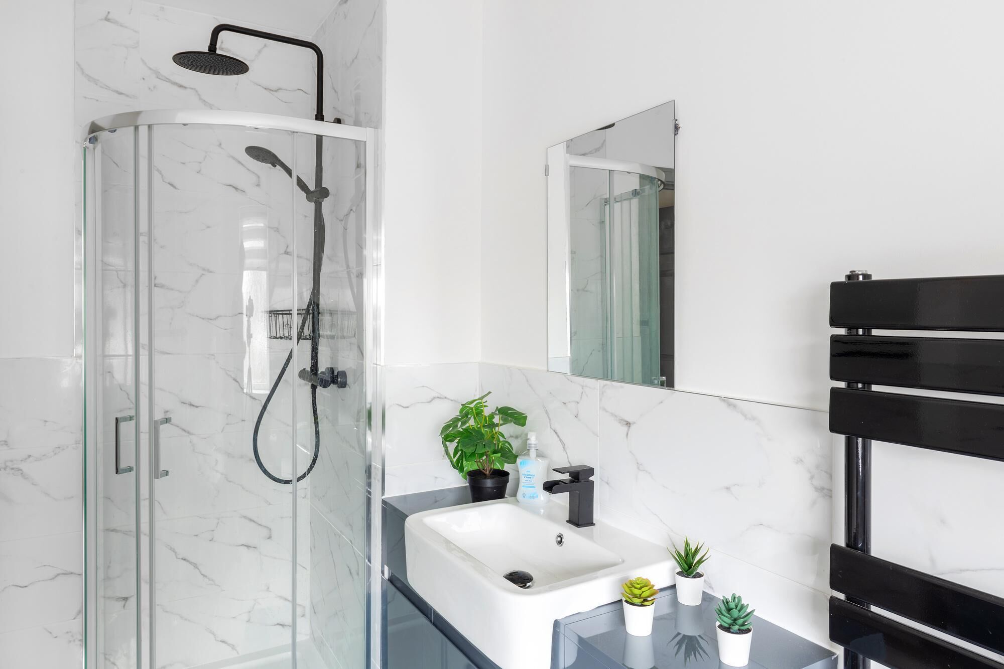 House | Bathroom | Combined shower/bathtub, deep-soaking bathtub, hair dryer, towels