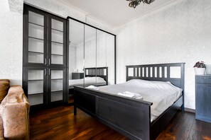 1 dormitorio, tabla de planchar con plancha, wifi gratis y ropa de cama
