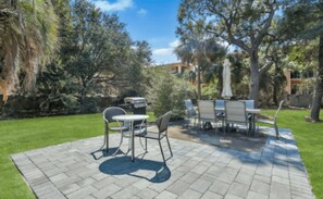 تناول الطعام بالخارج