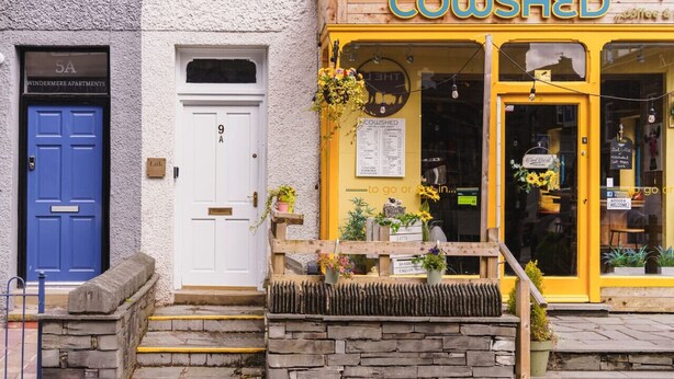 A storefront with a yellow sign reading "COWSHED coffee & tea." - Crescent Retreat- Windermere centre (Windermere)