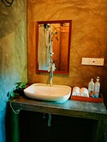 Standard Double Room, 1 Bedroom, Non Smoking, Garden View | Bathroom | Shower, rainfall showerhead, free toiletries, towels