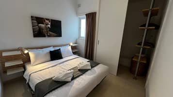 2 bedrooms, iron/ironing board, free WiFi