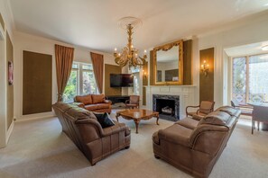 TV, fireplace, offices