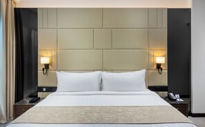 Suite | In-room safe, desk, laptop workspace, blackout drapes - Jayden Hotel (Madinah)