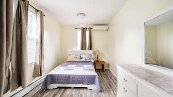 4 bedrooms, desk, iron/ironing board, travel cot