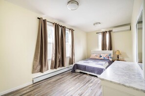 4 bedrooms, desk, iron/ironing board, travel crib
