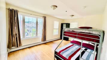 4 bedrooms, desk, iron/ironing board, travel cot