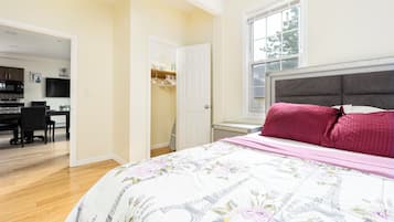 4 Schlafzimmer, Schreibtisch, Bügeleisen/Bügelbrett, Reisekinderbett