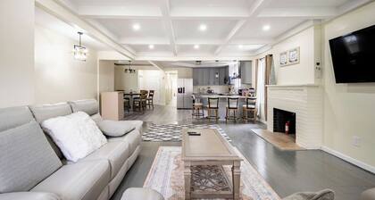 NYC Gateway- Walk to Subway, 10 Min to JFK/LGA, 30 to Manhattan + Free Parking!