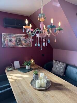 Condo família | Opções para refeição no quarto