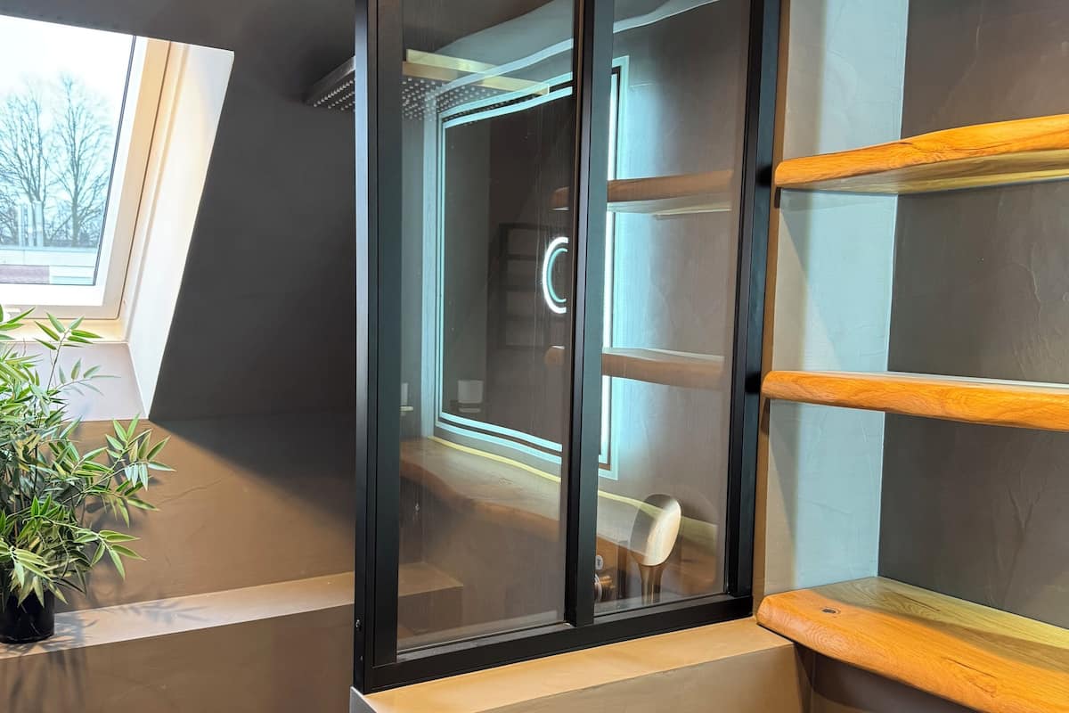 Familienapartment | Badezimmer | Designer-Toilettenartikel, Haartrockner, Bademäntel, Hausschuhe