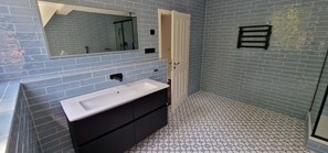 Jetted tub, towels, soap, toilet paper