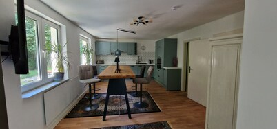 Nice Home Surrounded by Nature with Whirlpool & 3 Bedrooms Near Fairtrade Essen