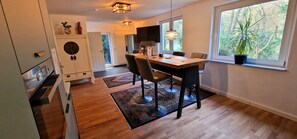 Fridge, microwave, oven, stovetop - Nice Home Surrounded by Nature with Whirlpool & 3 Bedrooms Near Fairtrade Essen (Essen)