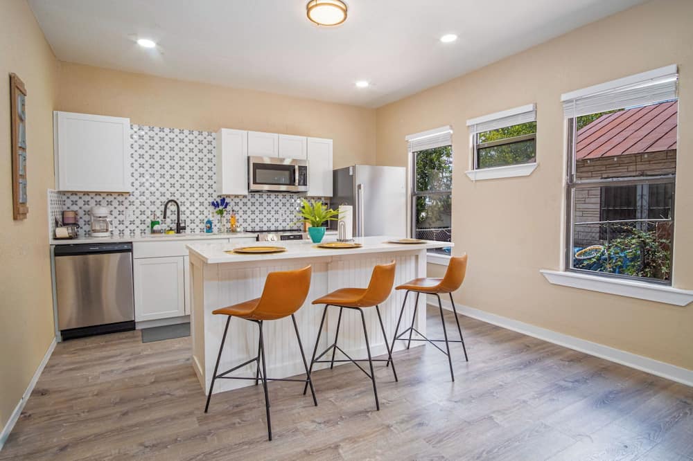 Modern Living 3br/2ba Close to Amazing Downtown