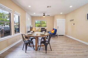 Dining - Modern Living 3br/2ba Close to Amazing Downtown (San Antonio)