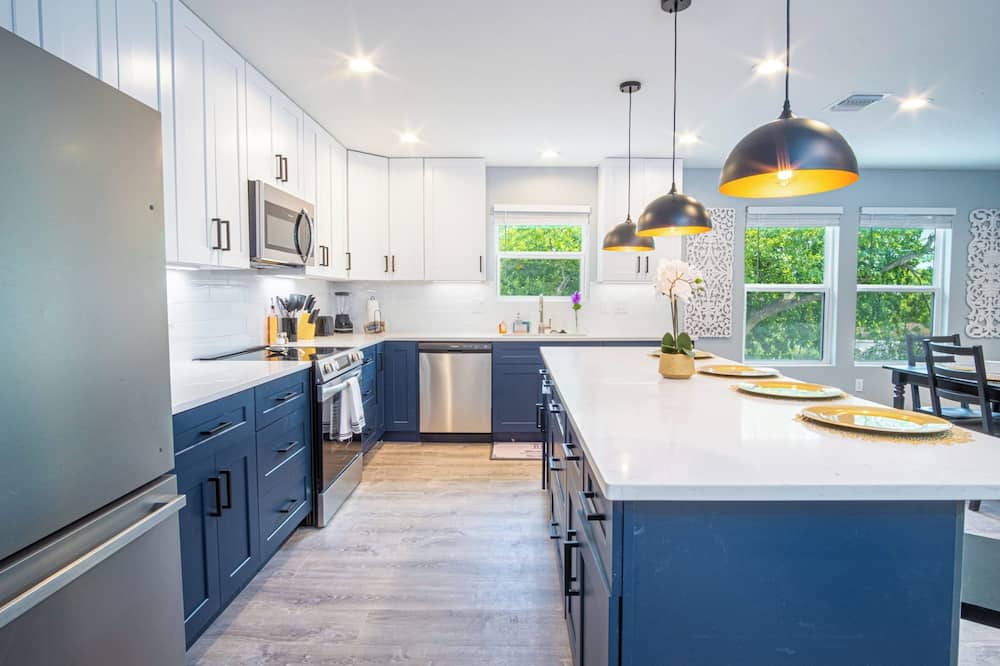 Comfortable 5br/2.5ba Family Home Near Riverwalk