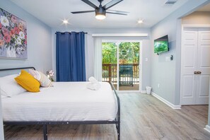 5 habitaciones y espacio para trabajar con laptop 