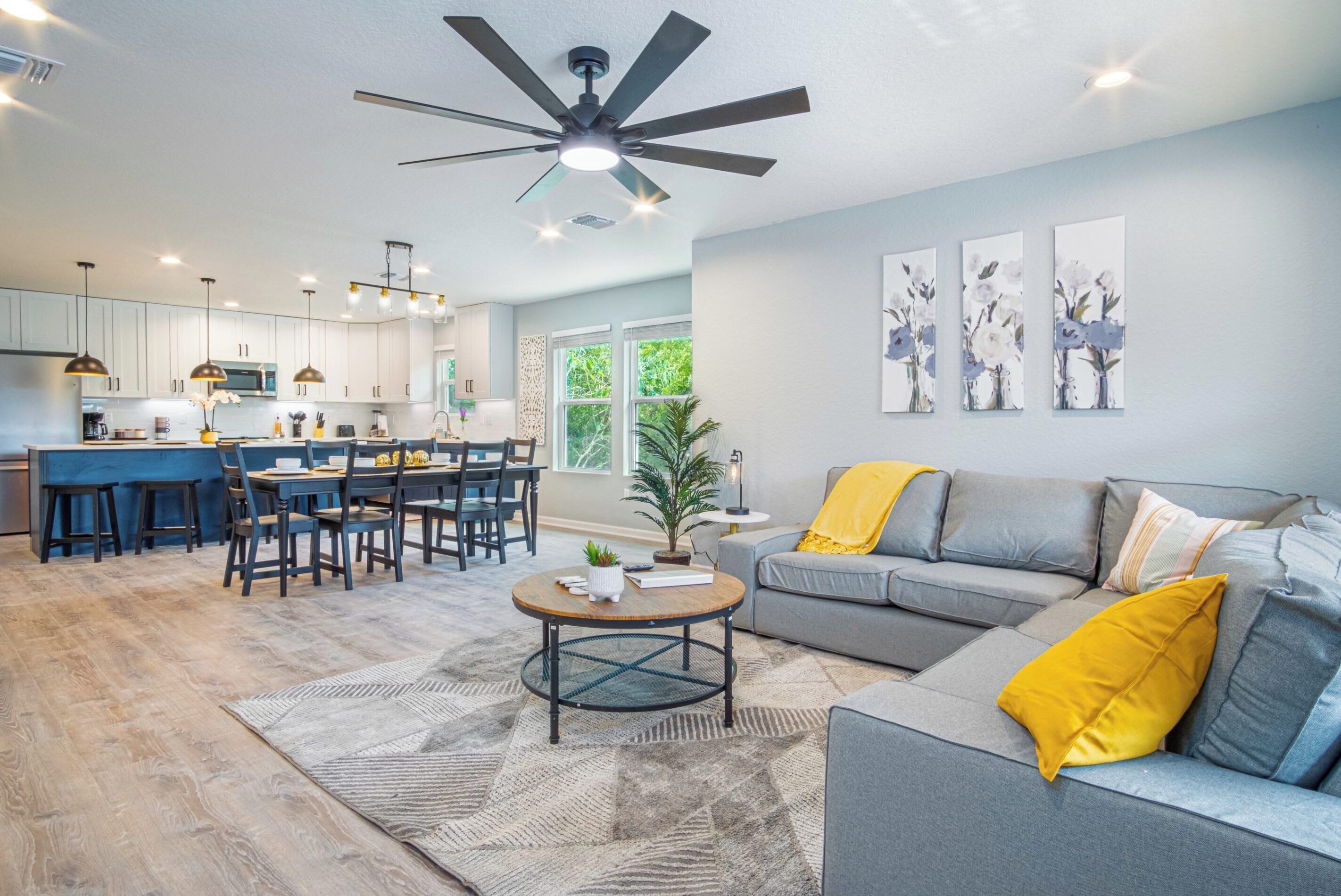 Casa (5 Bedrooms) | Area soggiorno | TV 50 pollici con canali digitali