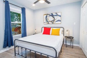 House (5 Bedrooms) - Comfortable 5br/2.5ba Family Home Near Riverwalk (San Antonio)