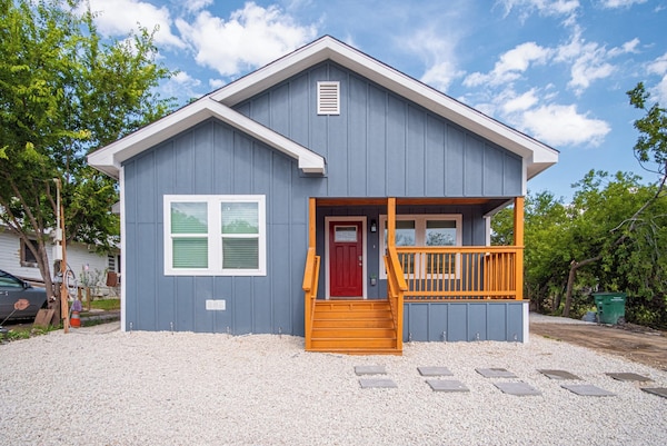 Comfortable 5br/2.5ba Family Home Near Riverwalk - San Antonio, TX