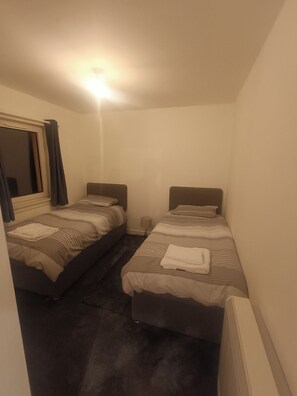 2 chambres, fer et planche Ă repasser, Wi-Fi, draps fournis