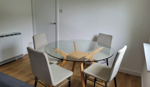 2 bedroom house, minutes from the Isle of Skye.