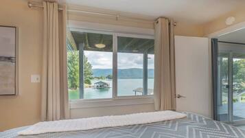 4 عدّة غرف نوم ومكواة/لوح كي وواي فاي وملاءات أسرّة