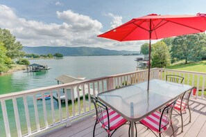 Outdoor dining - Stunning Lake Home w/ Private Dock, Spa, Fire Pit (Huddleston)
