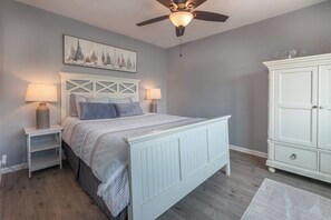 4 bedrooms, iron/ironing board, WiFi, bed sheets