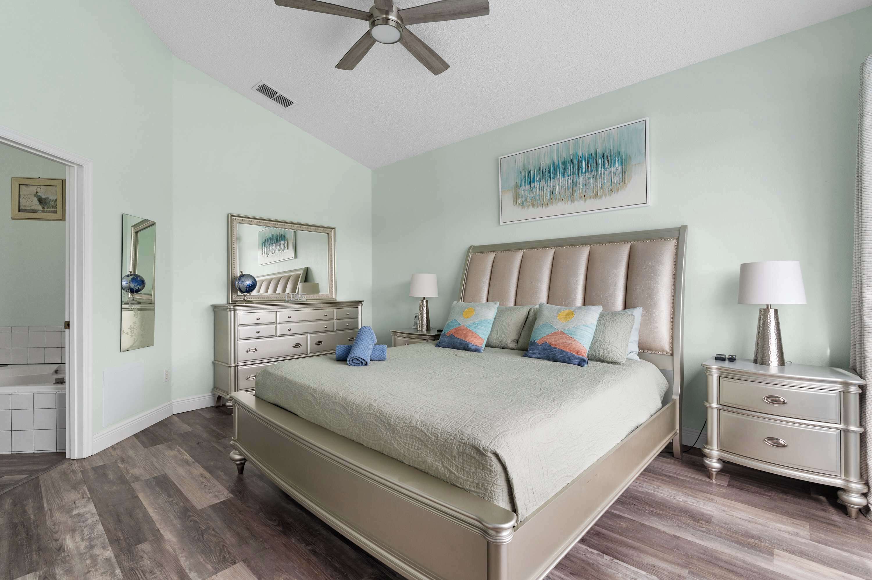 4 Schlafzimmer, Schreibtisch, Bügeleisen/Bügelbrett, WLAN