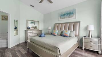 4 Schlafzimmer, Schreibtisch, BĂŒgeleisen/BĂŒgelbrett, WLAN