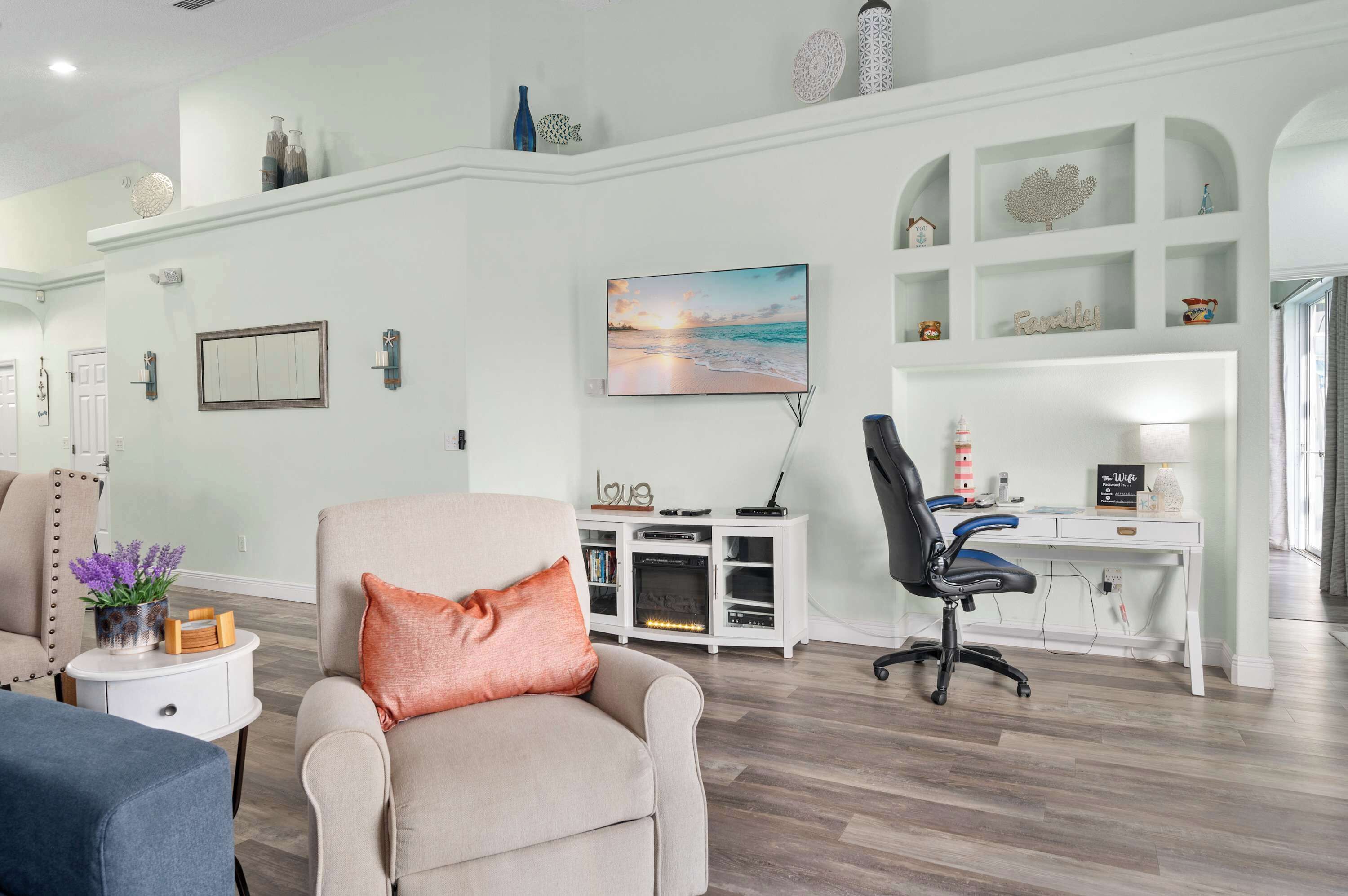 Televisión y oficina 