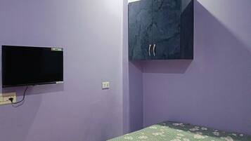 Double Room, Balcony | In-room safe, desk, soundproofing, iron/ironing board