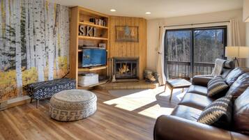Smart TV y chimenea