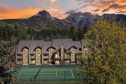 New! Cozy Aspen Grove Retreat (#311) | Near Ski w/ Shuttle - Deck/Pool/HotTub