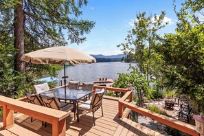 Outdoor dining - Lakeside Stay | Beach Access | Dock | Firepit & Dining (Hayden)