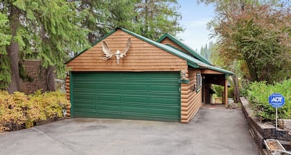 Lakeside Stay | Beach Access | Dock | Firepit & Dining