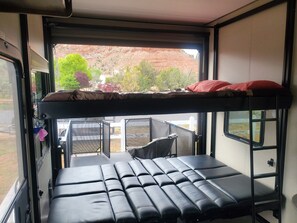 2 bedrooms, WiFi, bed sheets - Large Cozy 2-bedroom RV sitting on private 1 acres lot in charming Kamas (Kamas)