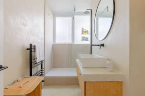 Douche, séchoir à cheveux