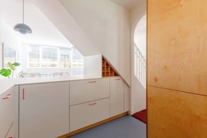 Interior - Unique 3BD Flat in Hoxton with Private Garden (Greater London)
