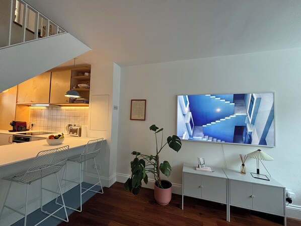 冰箱、微波炉、烤箱、炉灶