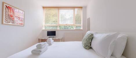 3 bedrooms, iron/ironing board, travel crib, internet