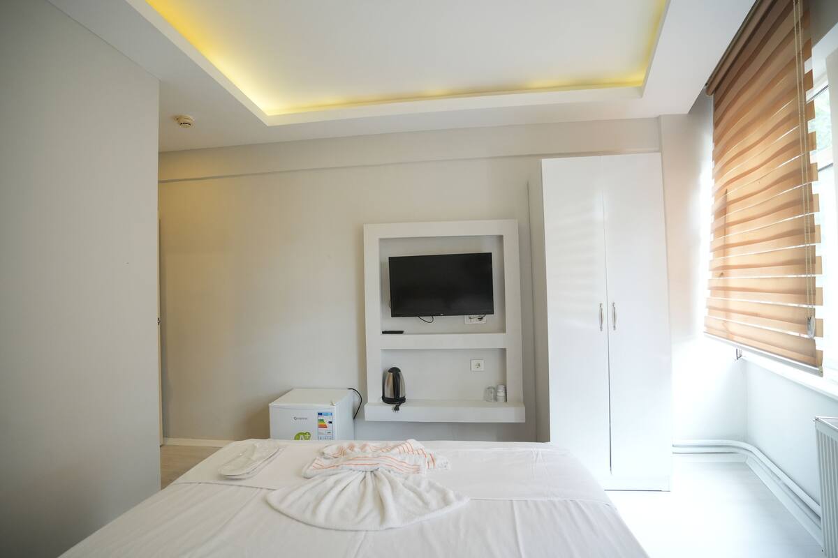 Deluxe Double Room Single Use, City View | Soundproofing, WiFi (free)