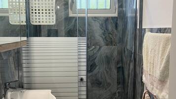 Shower, hair dryer, towels