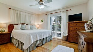 3 chambres, bureau, fer et planche à repasser, lit parapluie