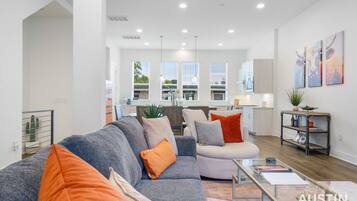 Smart TV, books, stereo