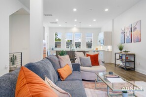 Smart TV, books, stereo