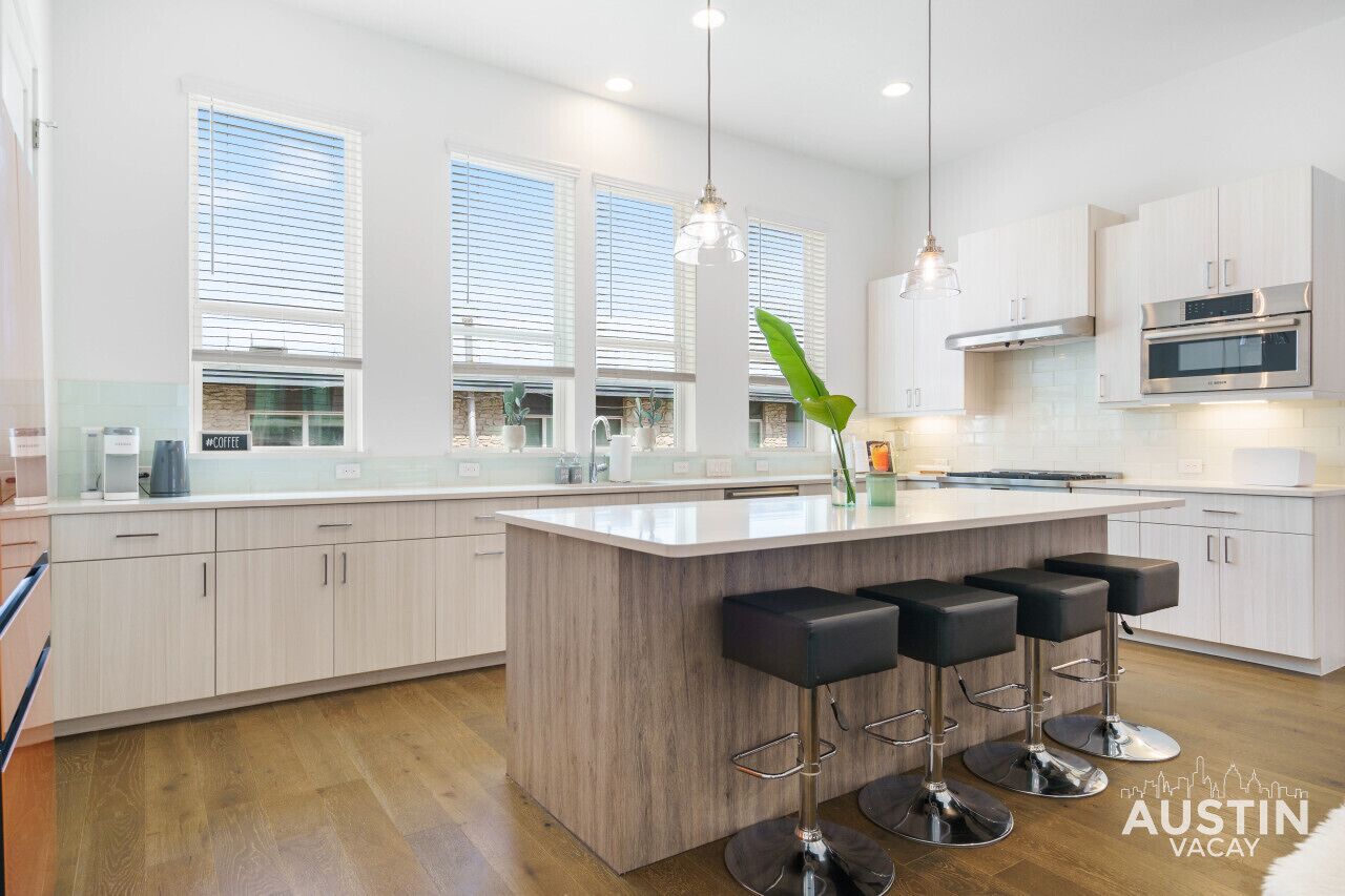 Frigorífic, microones, forn i placa de cuina 